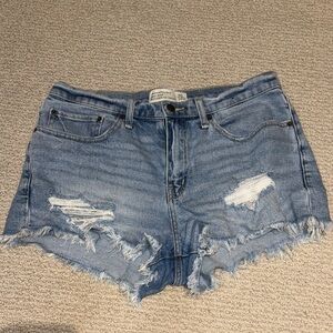 Abercrombie & Fitch Mid Rise Boyfriend Short